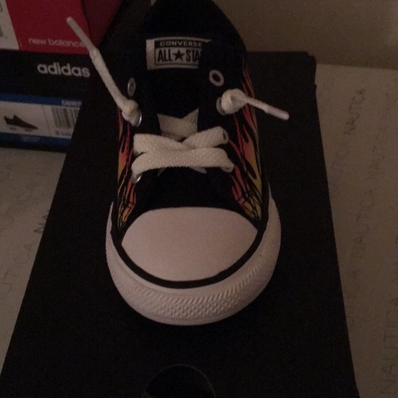 Converse - Picture 2 of 3